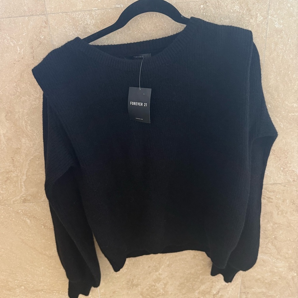 Forever 21 Accented Shoulder Sweater NWT LARGE BLAKC